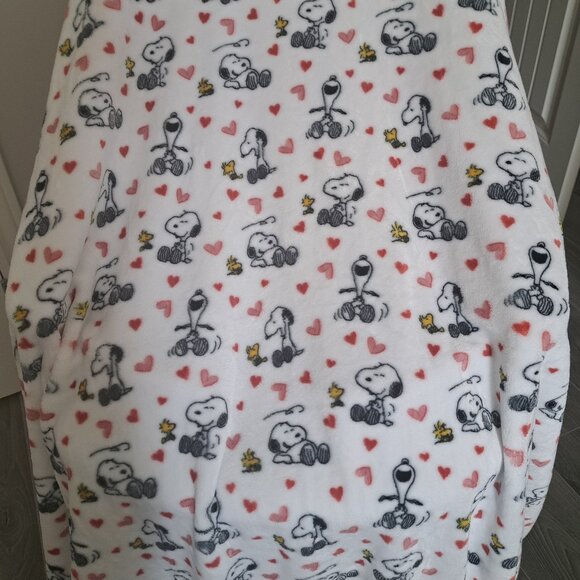 BERKSHIRE PEANUTS fleece blanket hearts love Valentines Day JOY cozy soft - Picture 1 of 7